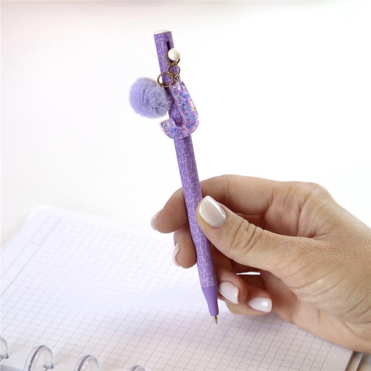 8435458184279 Bolígrafo lila letra J con pompón – 1