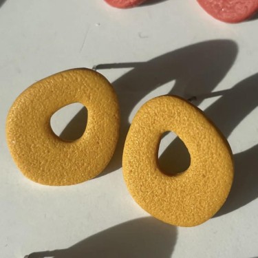 2100002095276 (1) Pendientes Mini Koba mostaza – L 1