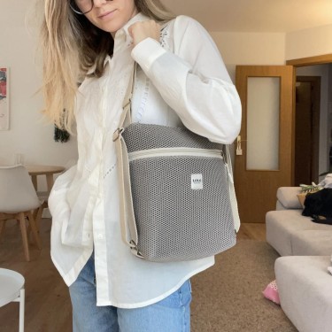 2100002095375 (1) Mini bolso mochila malla 3D pied 1