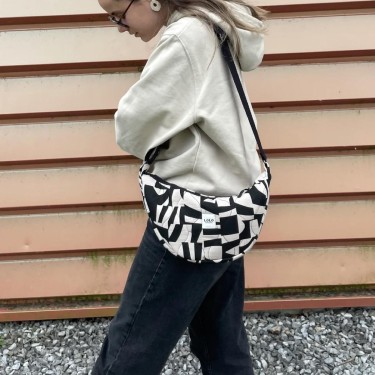 2100002095405 (1) Bolso Moon Gernika estampado bla 1