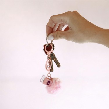 8435458182053 Llavero pompón rosa tecla letra B –  1