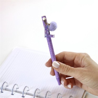 8435458184262 Bolígrafo lila letra L con pompón –  1