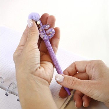 8435458184293 Bolígrafo lila letra G con pompón –  1