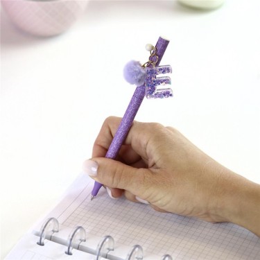 8435458184316 Bolígrafo lila letra E con pompón –  1